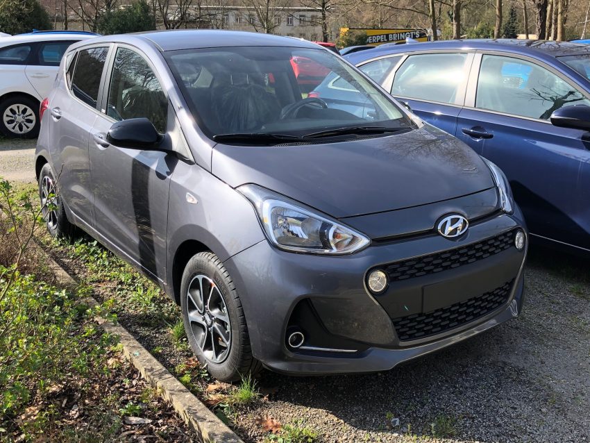 Grauer Hyundai i10 Frontansicht