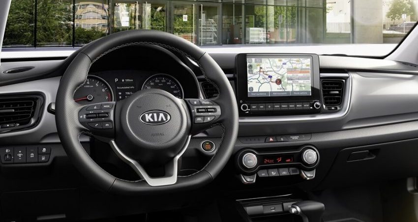 Innenraum mit Navi Display Kia Stonic