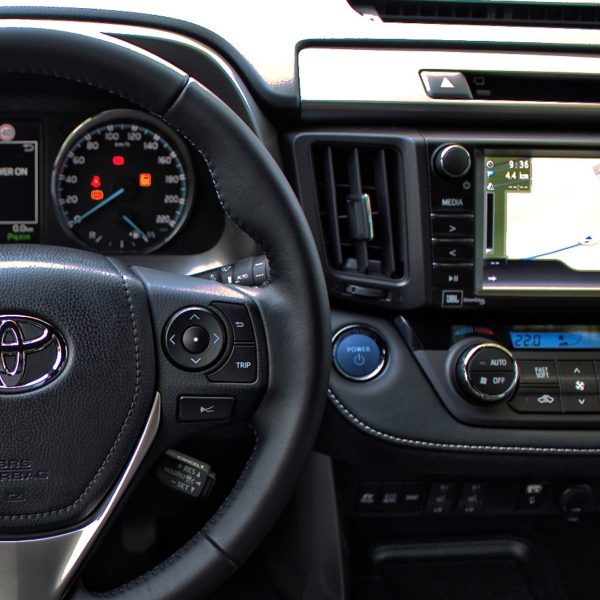Toyota Innenraum mit Navi Display