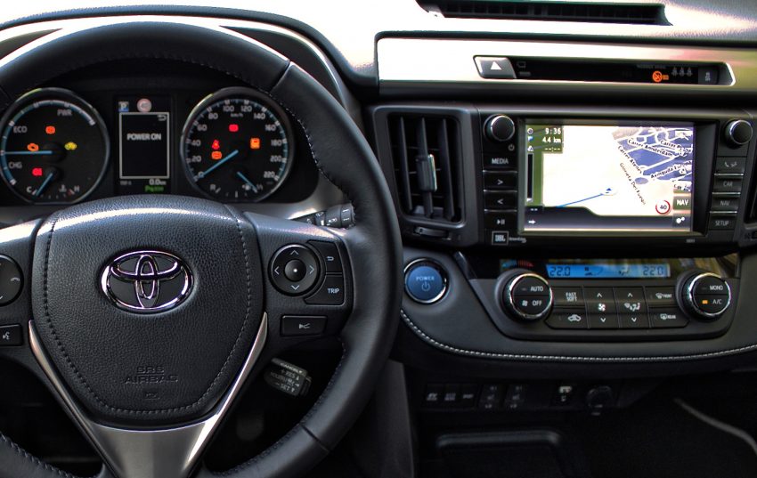 Toyota Innenraum mit Navi Display