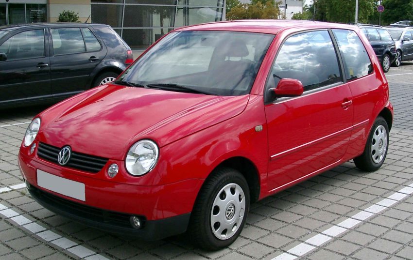 Roter VW Lupo Frontansicht