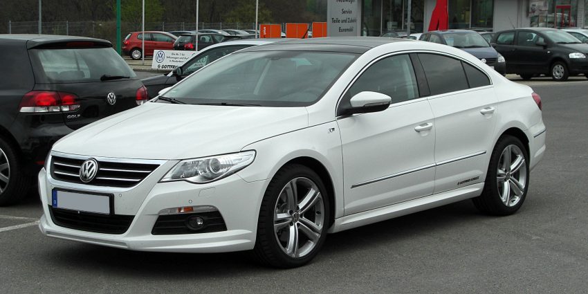 Weißer VW Passat CC