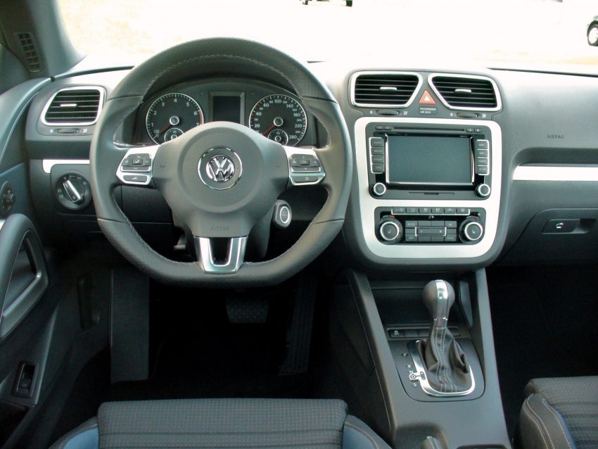 Innenraum des VW Scirocco III