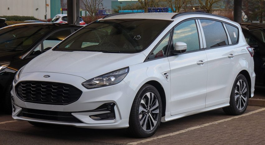 Weißer Ford S Max 2. Generation