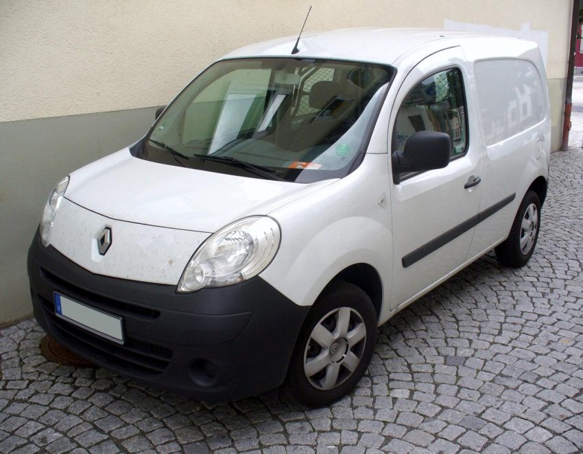 Frontansicht eines weißen Renault Kangoo LKW Langversion