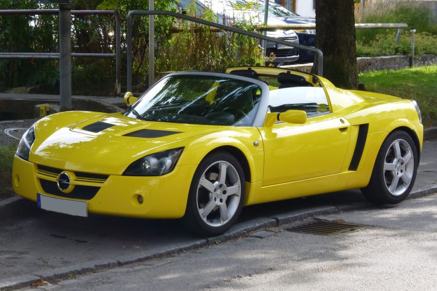 Gelber Opel Speedster