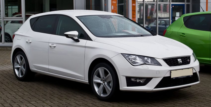 Weißer Seat Leon III Frontansicht