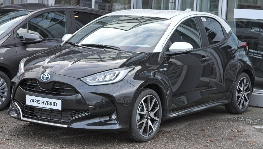 Toyota Yaris Hybrid in der Seitenansicht