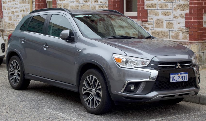 Frontansicht eines silbergrauen Mitsubishi ASX