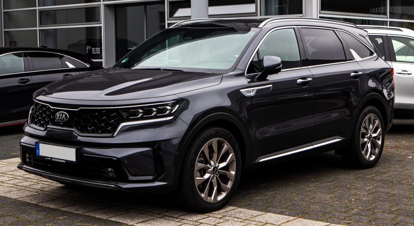 Frontansicht schwarzer Kia Sorento MQ4