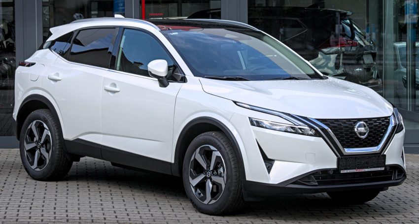 Frontansicht weißer Nissan Qashqai J12