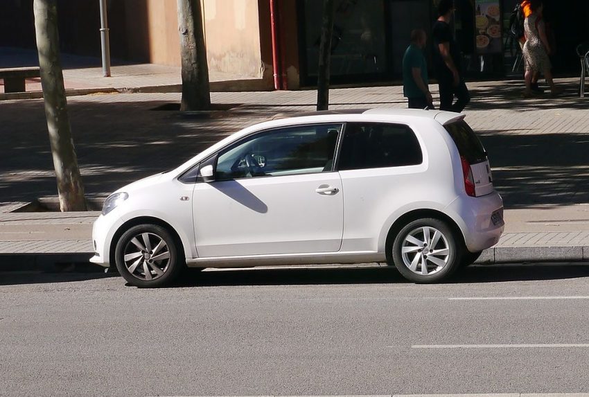 weißer Seat Mii