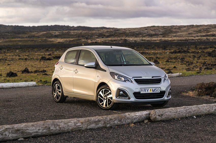 Frontansicht silberner Peugeot 108