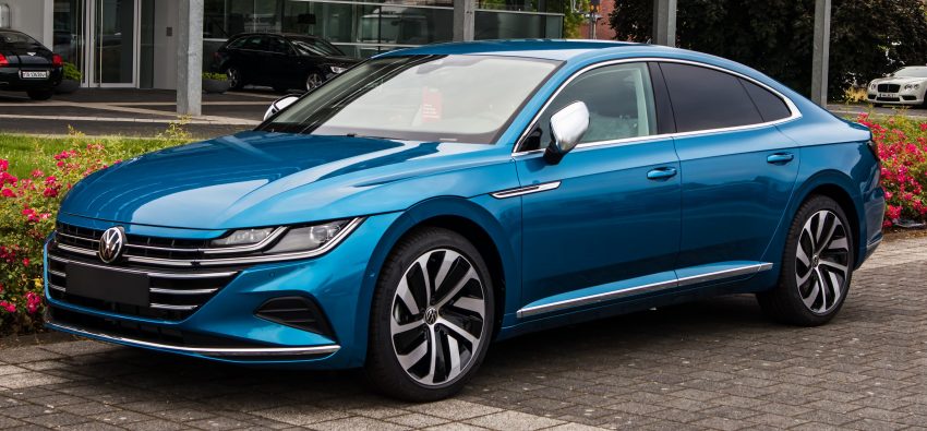 Frontansicht blauer VW Arteon