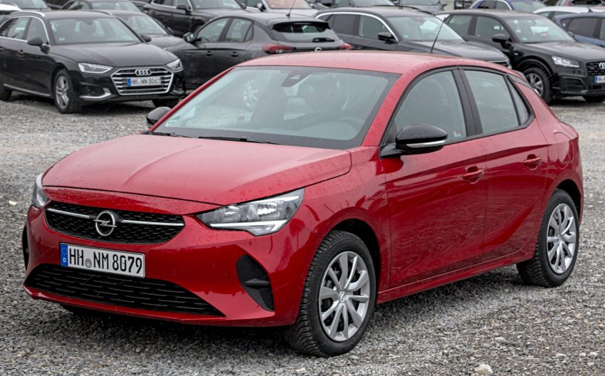 Roter Opel Corsa F
