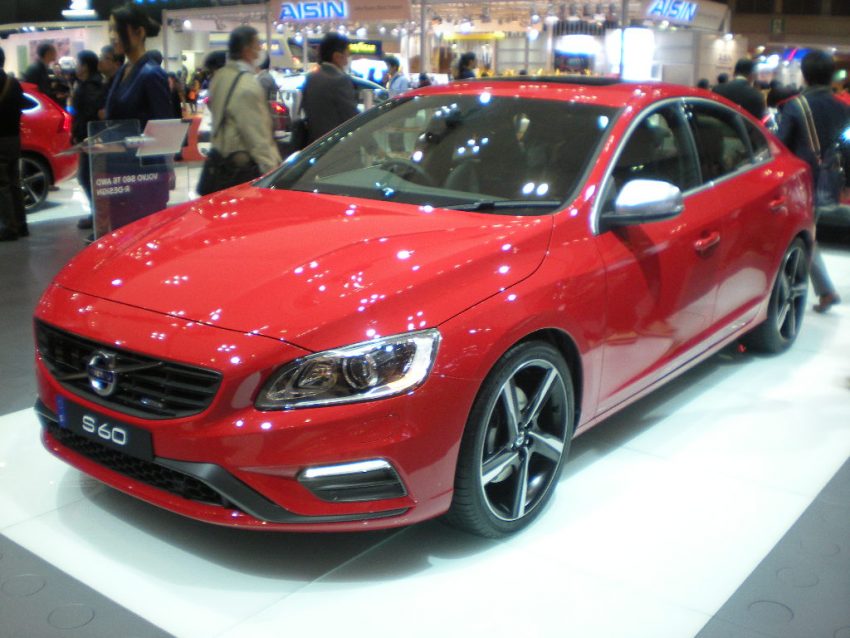 Frontansicht roter Volvo S60