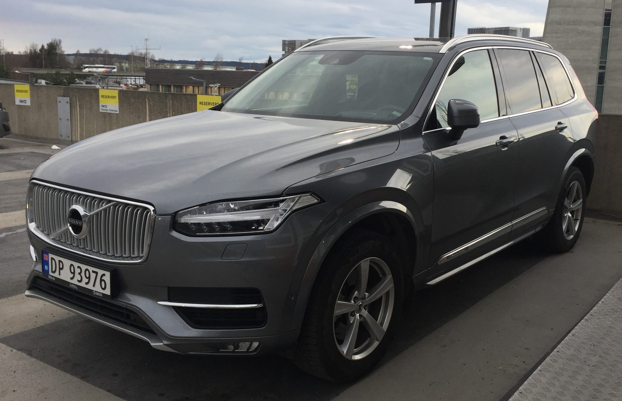 Frontansicht anthraziter Volvo XC90
