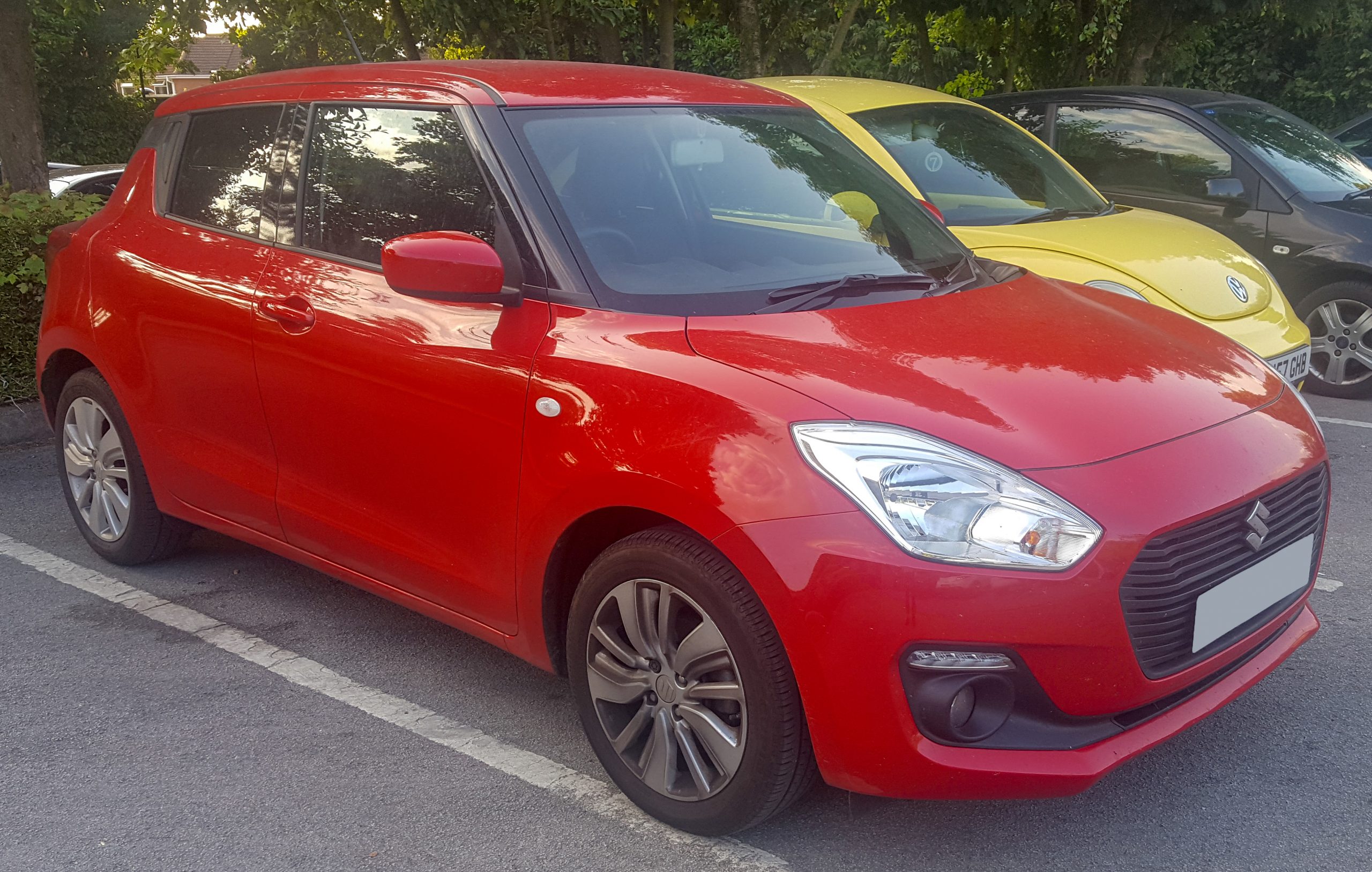 Frontansicht roter Suzuki Swift