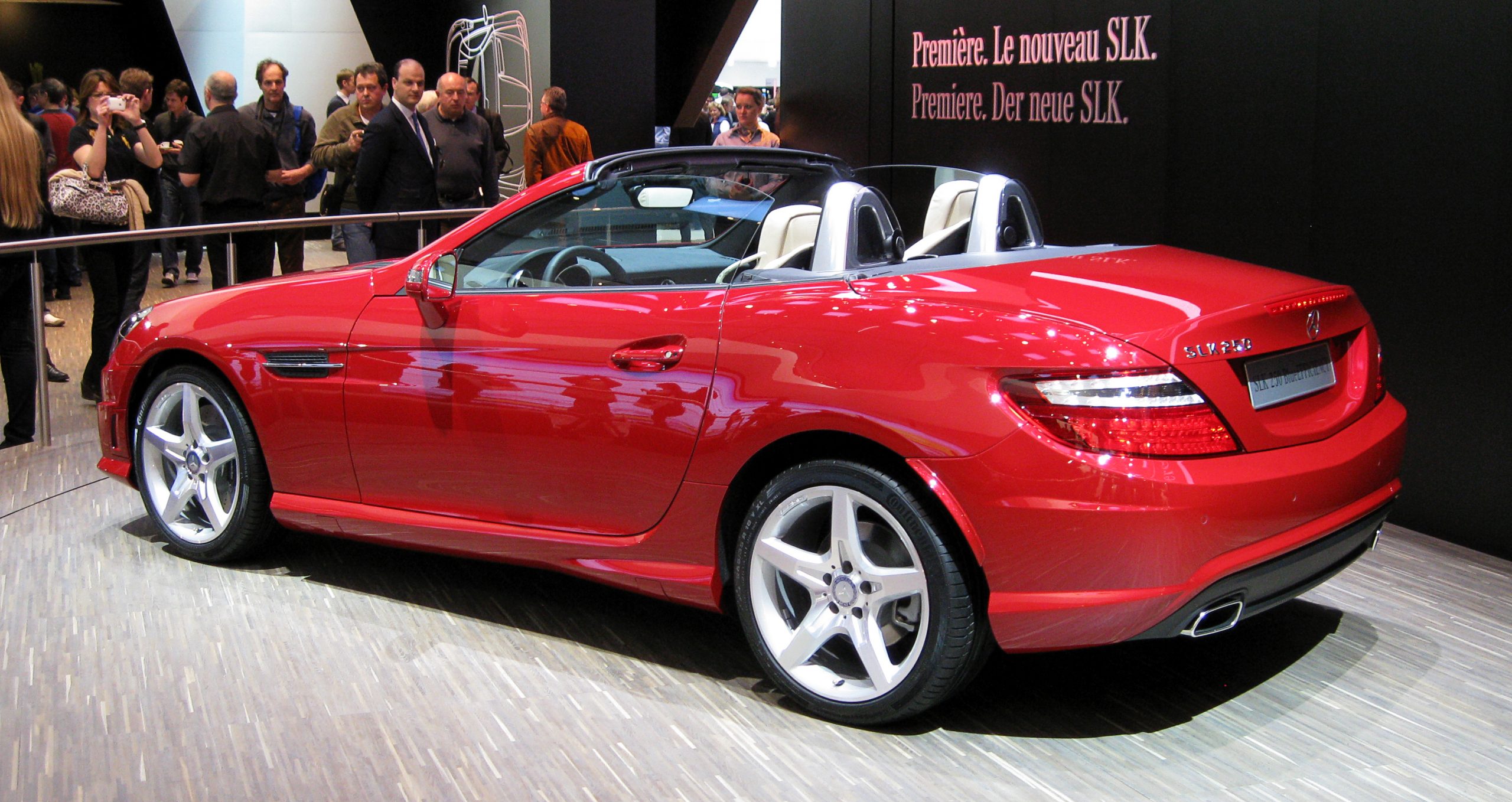 Heckansicht roter Mercedes-Benz SLK Roadster