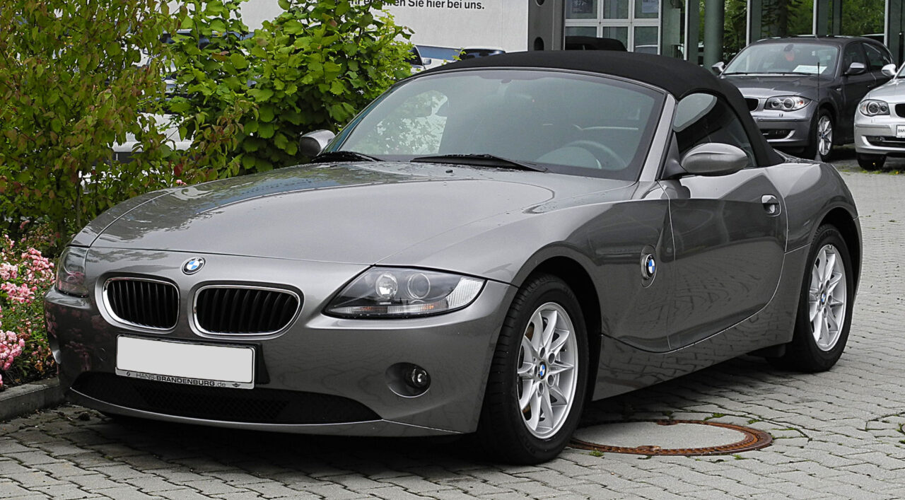 Frontansicht grauer BMW Z4 Cabrio